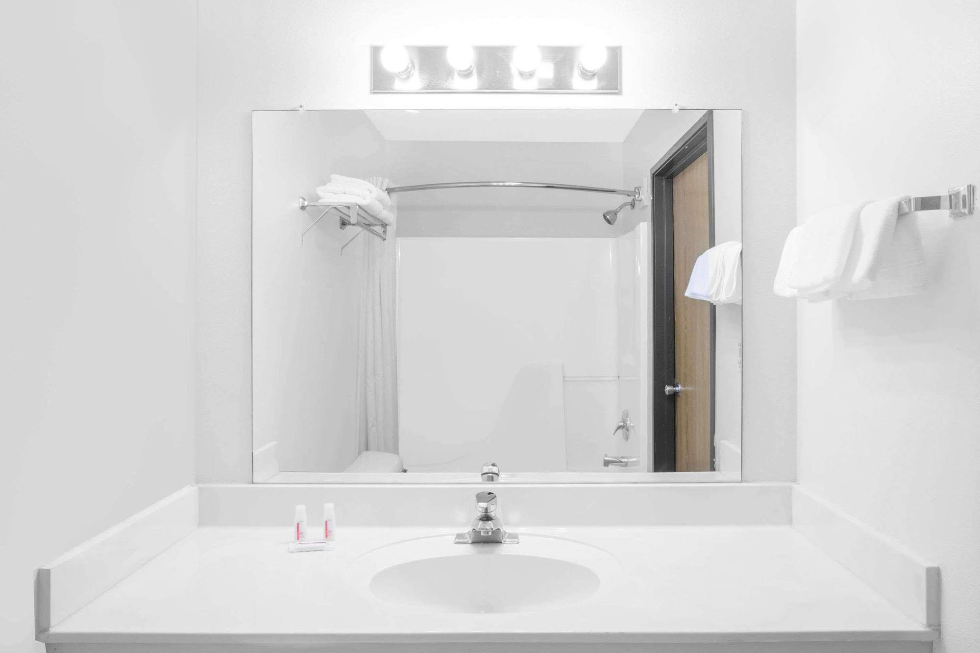 Super 8 By Wyndham Vernal Ut Екстериор снимка