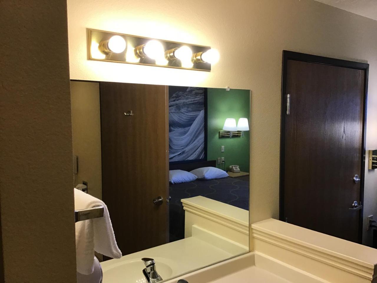 Super 8 By Wyndham Vernal Ut Екстериор снимка
