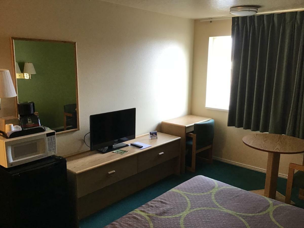 Super 8 By Wyndham Vernal Ut Екстериор снимка