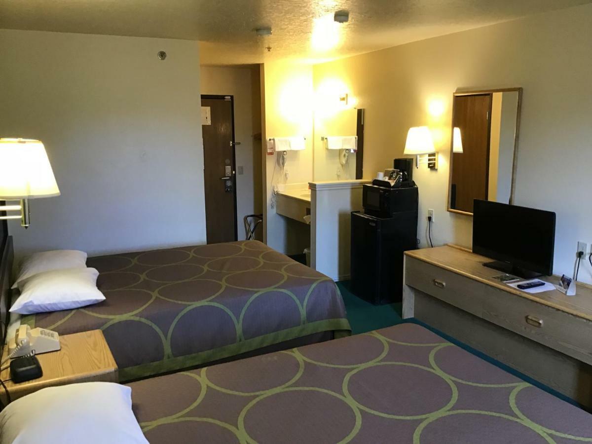 Super 8 By Wyndham Vernal Ut Екстериор снимка